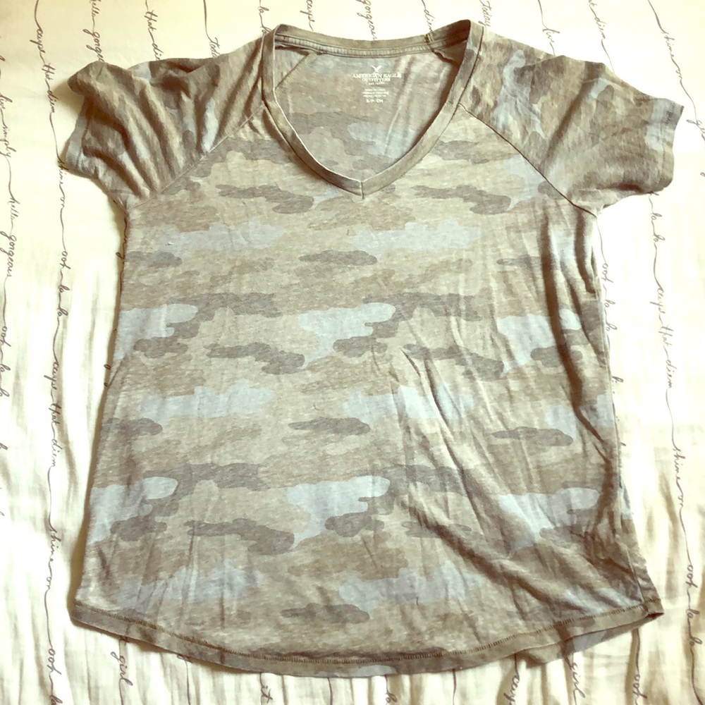 AEO camo V neck